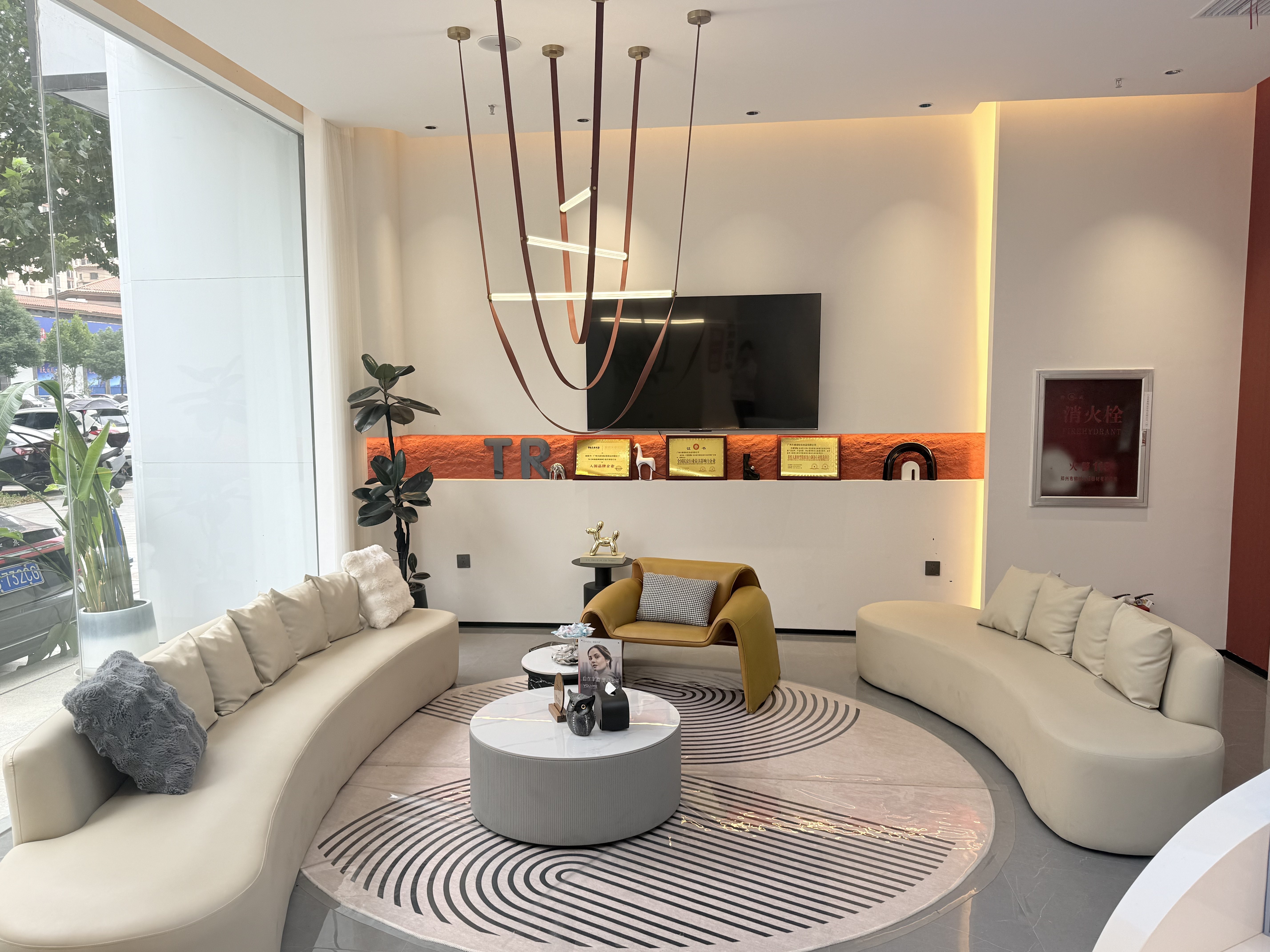 固始天睿医疗美容诊所李文华：注射美容的安心与成效，他都替你把关